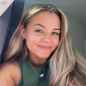 Meet your Posher, Madelyn